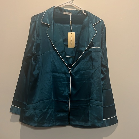 Womens Sleepwear Soft Satin Button Down Loungewear 2 Piece Pjs Shorts Sz M - Picture 2 of 7